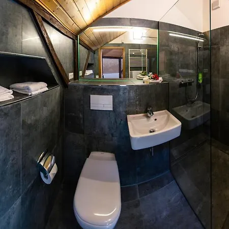 Schwarzes Ross Konukevi