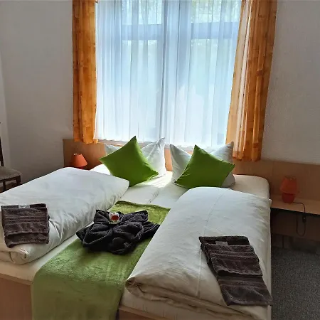 Schwarzes Ross Konukevi